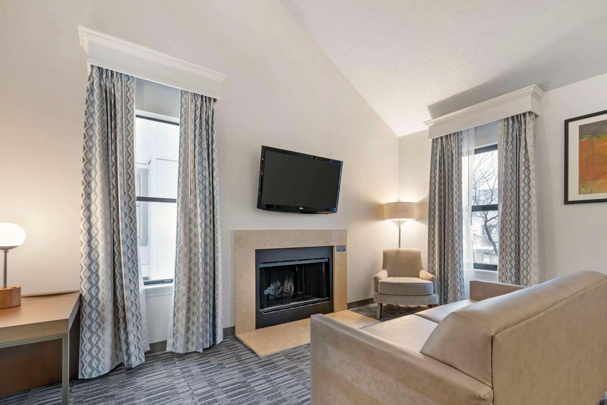 Mainstay Suites St Louis - Galleria Richmond Heights Exterior photo