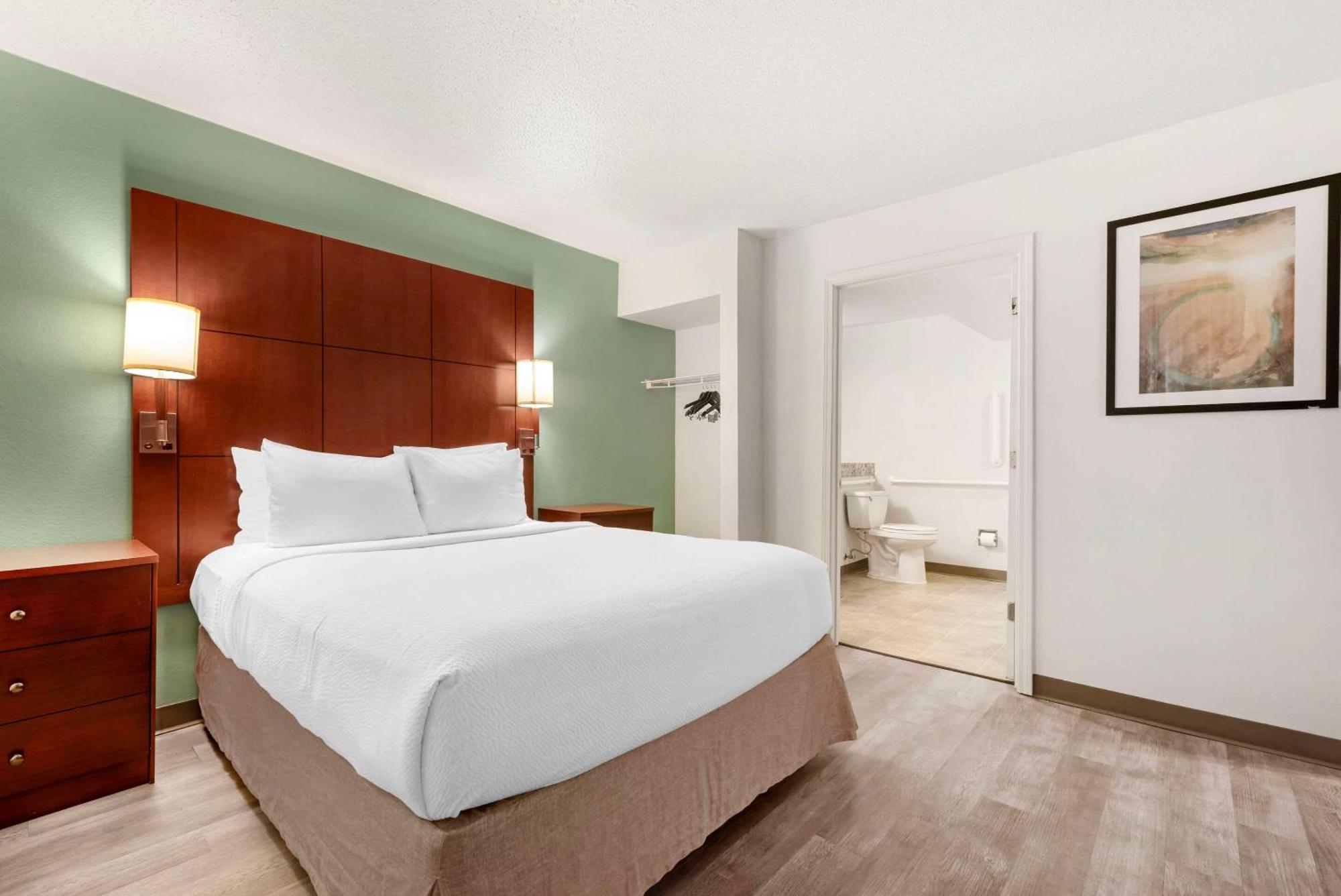 Mainstay Suites St Louis - Galleria Richmond Heights Exterior photo